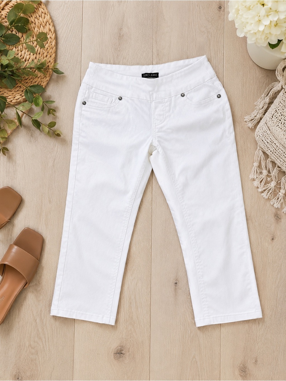 Women’s White Stretch Capri Jeans size M